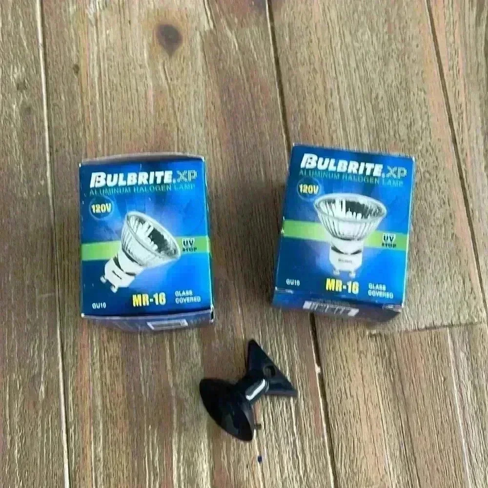 New in Box- HALOGEN Bulbs with suction cup